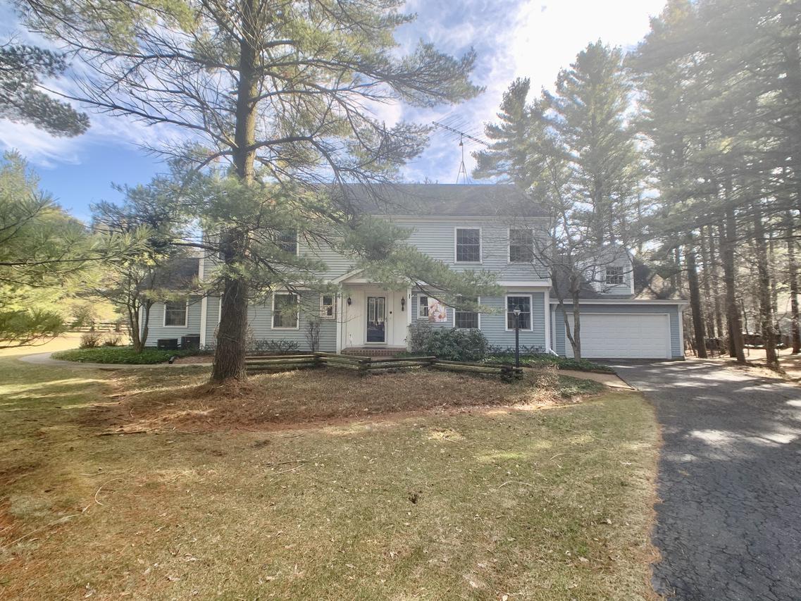 8307 Concord Dr., Bull Valley, IL 60098