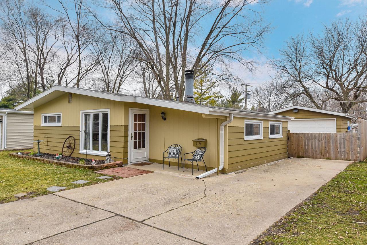 119 Maple Ave., North Aurora, IL 60542