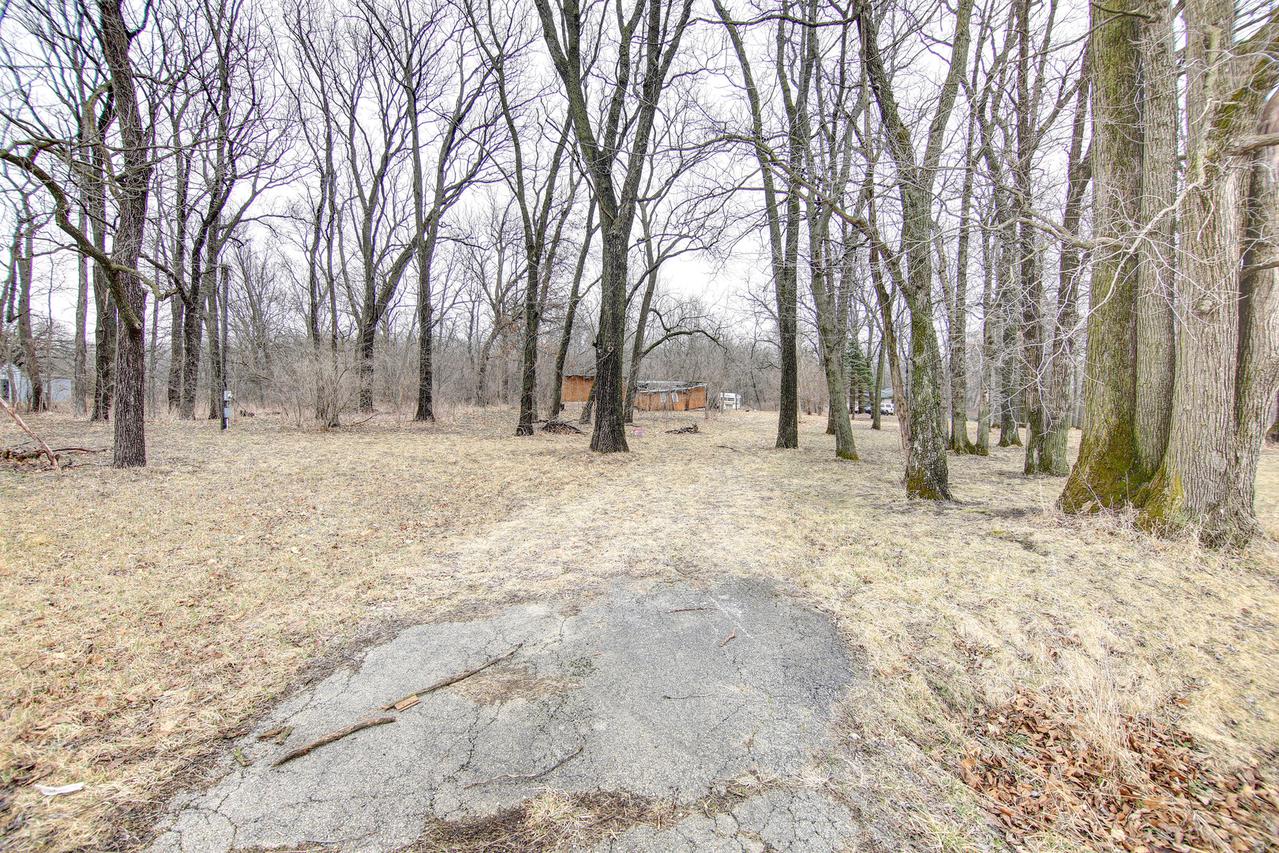 992 Green Wing Rd., Amboy, IL 61310