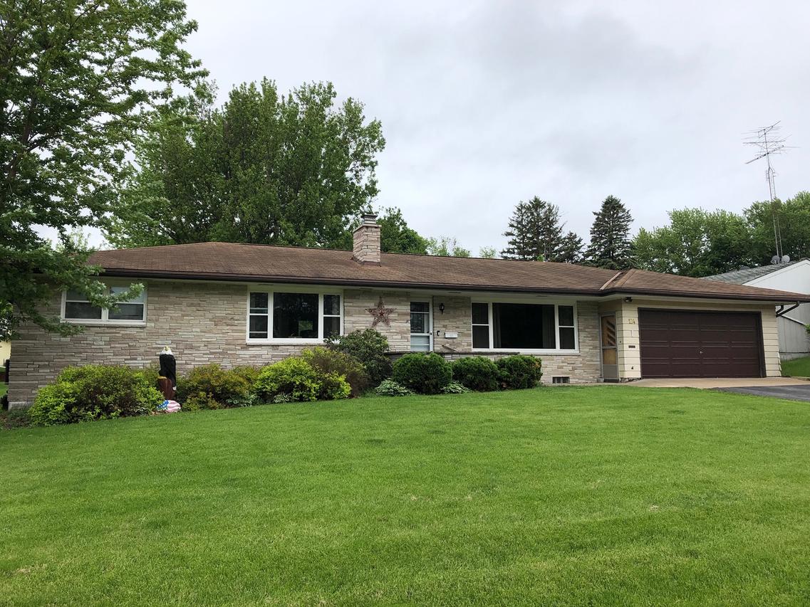 124 W Summit Ave., Stockton, IL 61085
