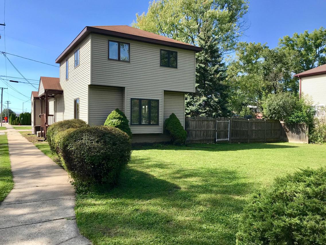 9954 Merrimac Ave., Oak Lawn, IL 60453