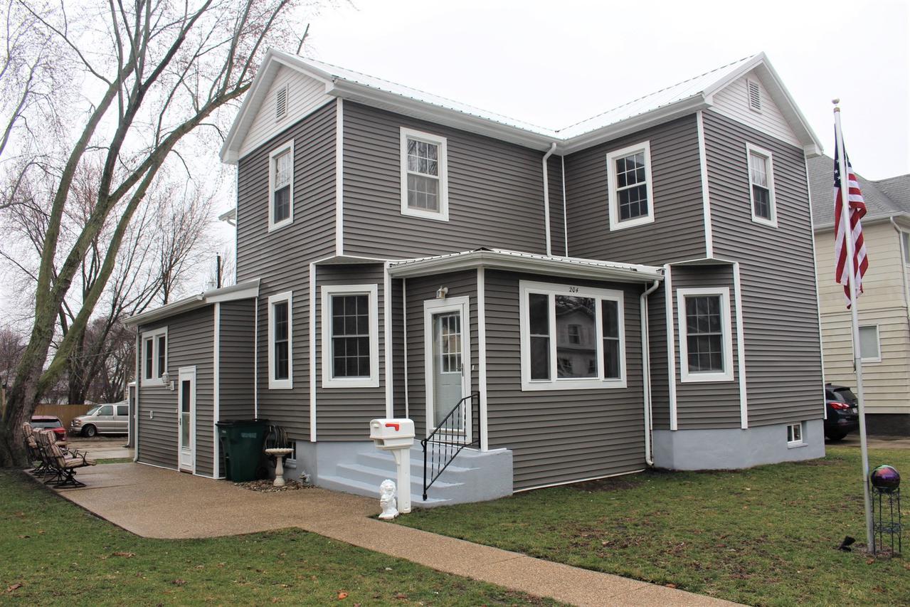 204 W South St., Clinton, IL 61727