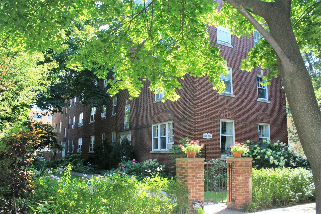 332 Wesley Ave. #2C, Oak Park, IL 60302