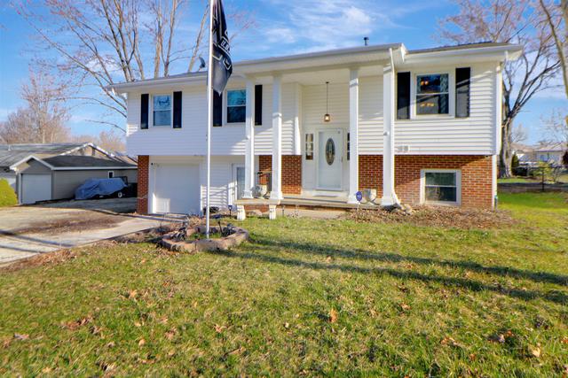 106 S Lake Of The Woods Rd., Mahomet, IL 61853