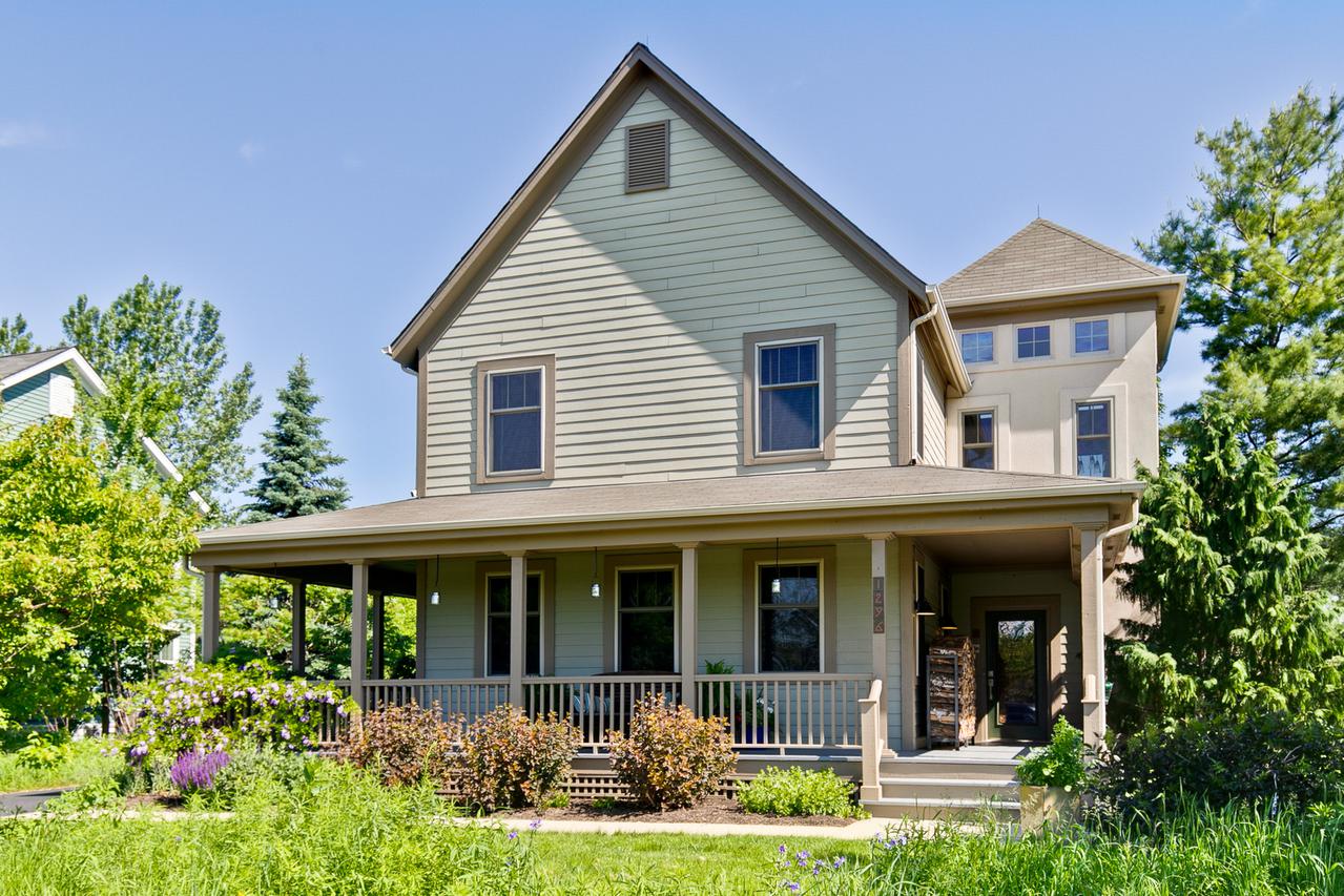 1296 Hedgerow Dr., Grayslake, IL 60030