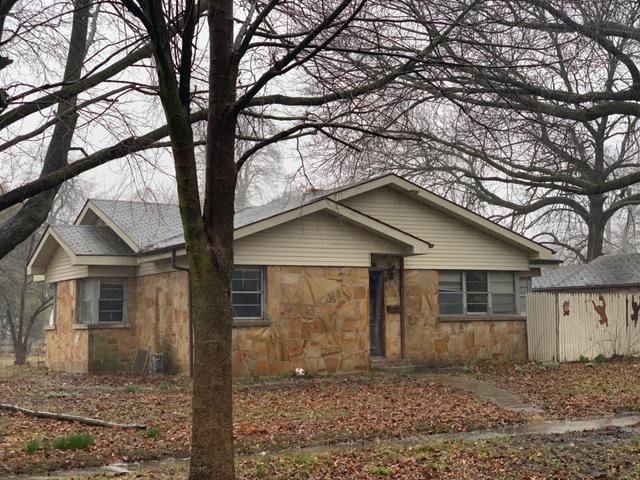 217 Vine St., Piper City, IL 60959
