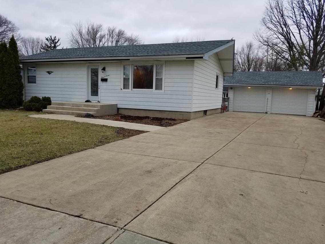 307 Farview Dr., North Aurora, IL 60542