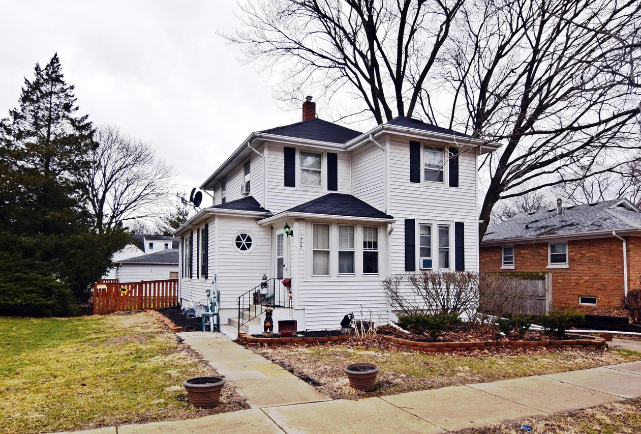 1207 S 2nd St., St. Charles, IL 60174