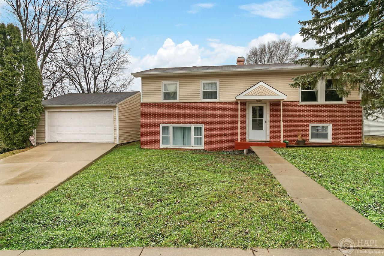 19529 W Cambridge Rd., Mundelein, IL 60060