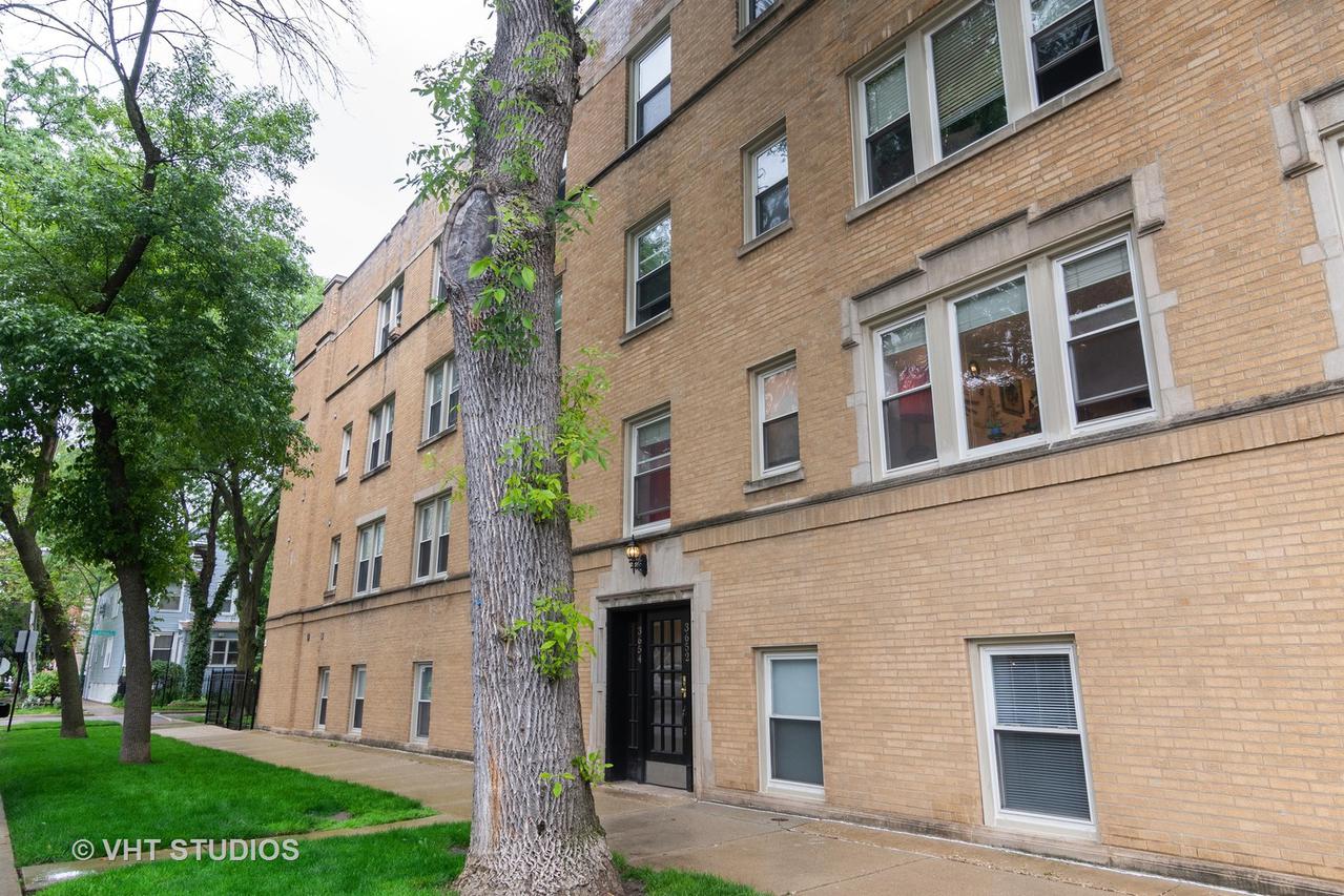 3652 W Belle Plaine Ave. #204, Chicago, IL 60618