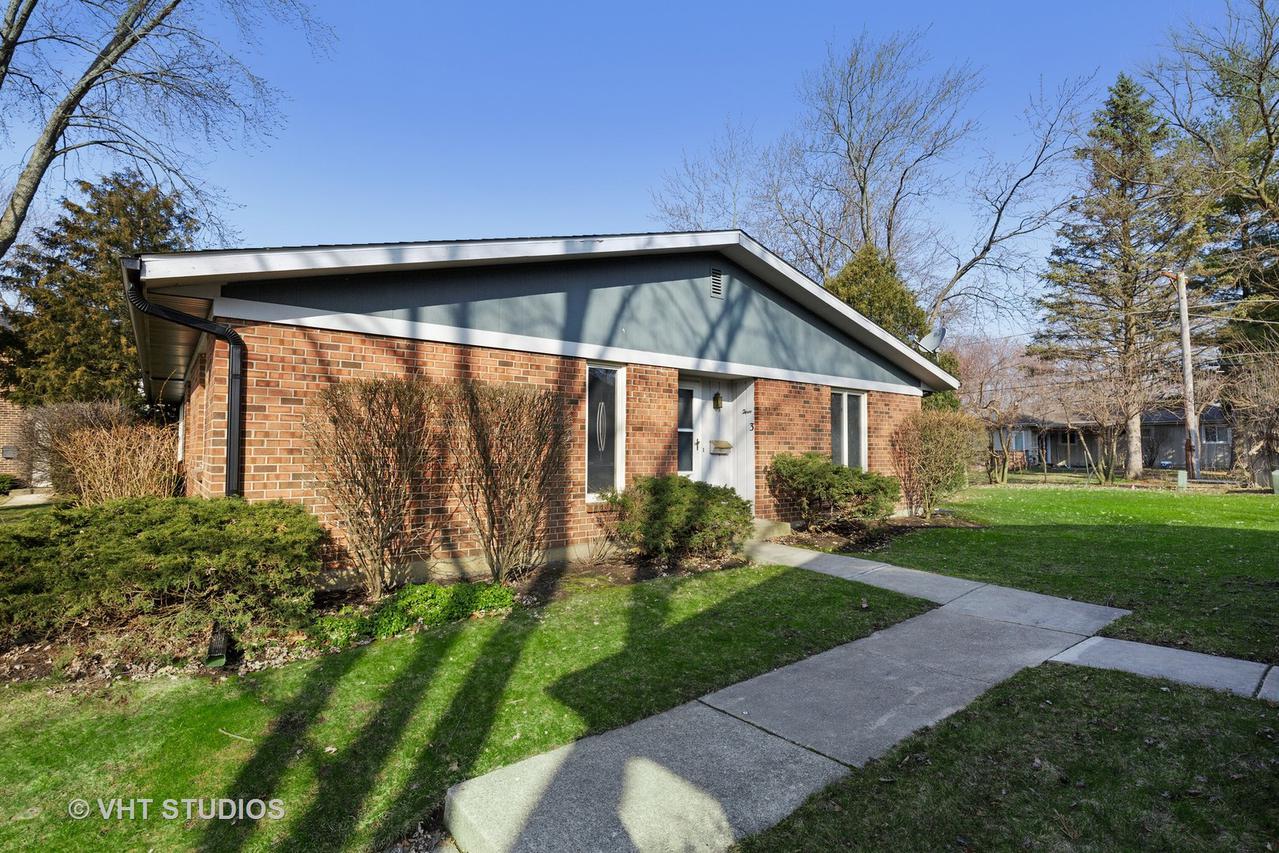 3 Tuileries Pl., Elgin, IL 60123