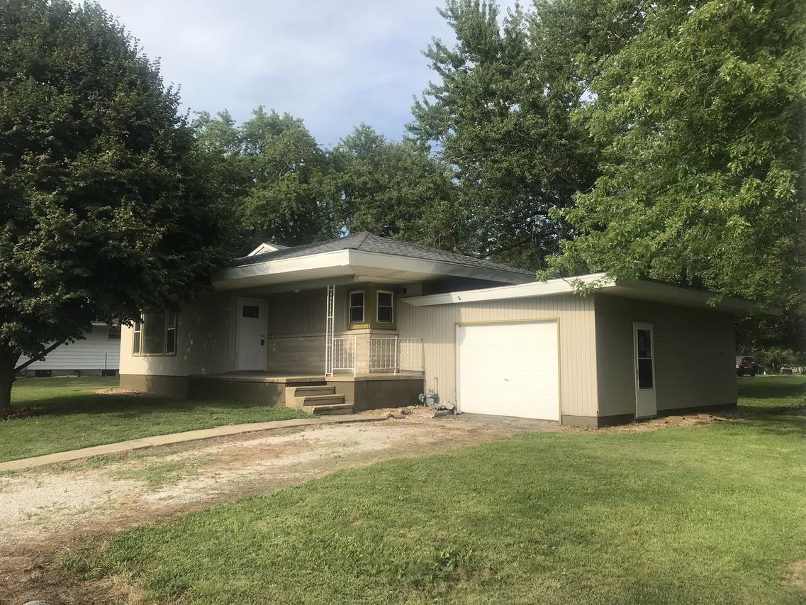 20 Westwood St., Weldon, IL 61882