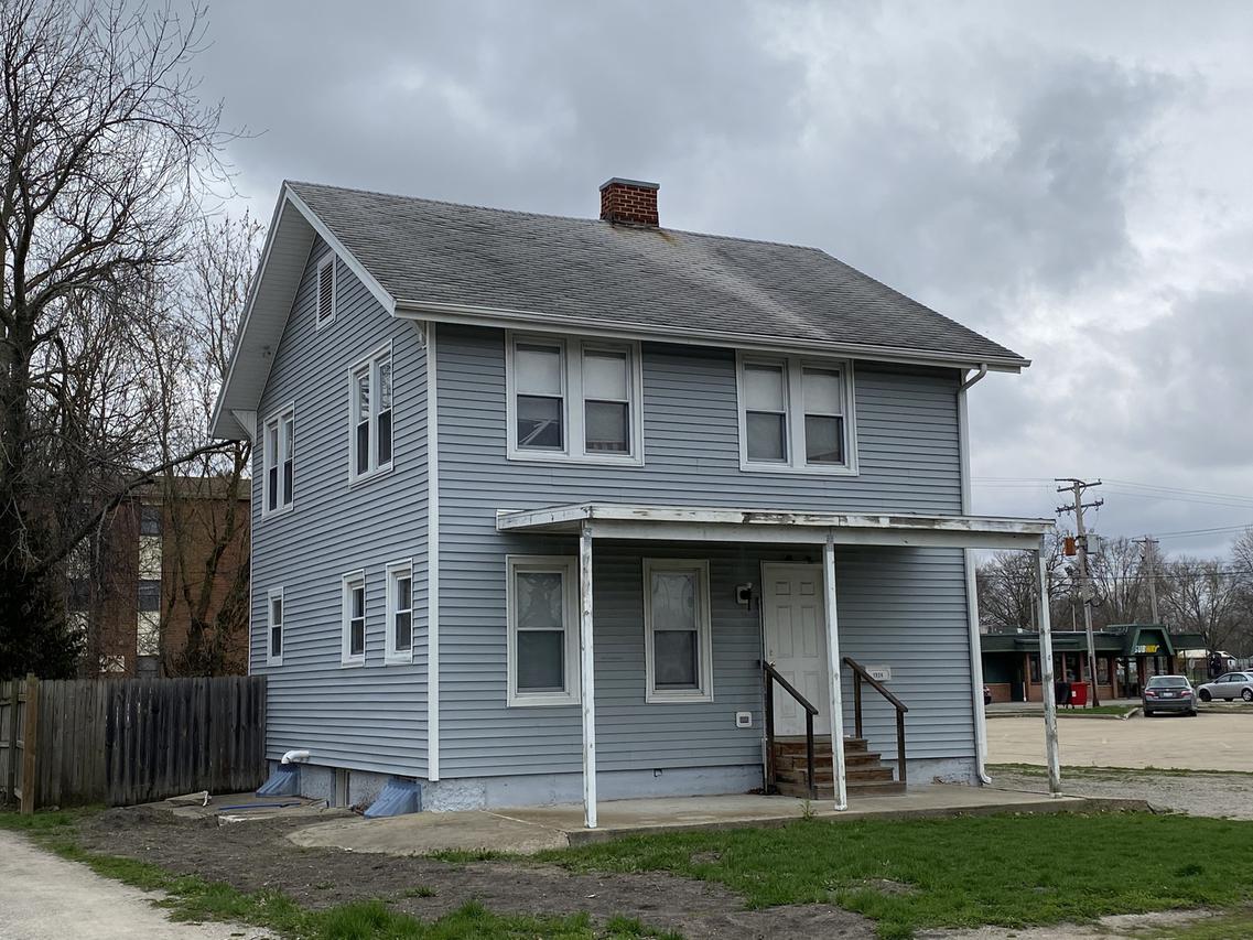 1524 3rd St., Charleston, IL 61920