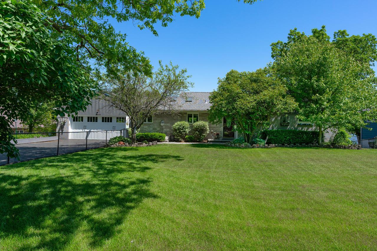5420 W Lake Shore Dr., Wonder Lake, IL 60097