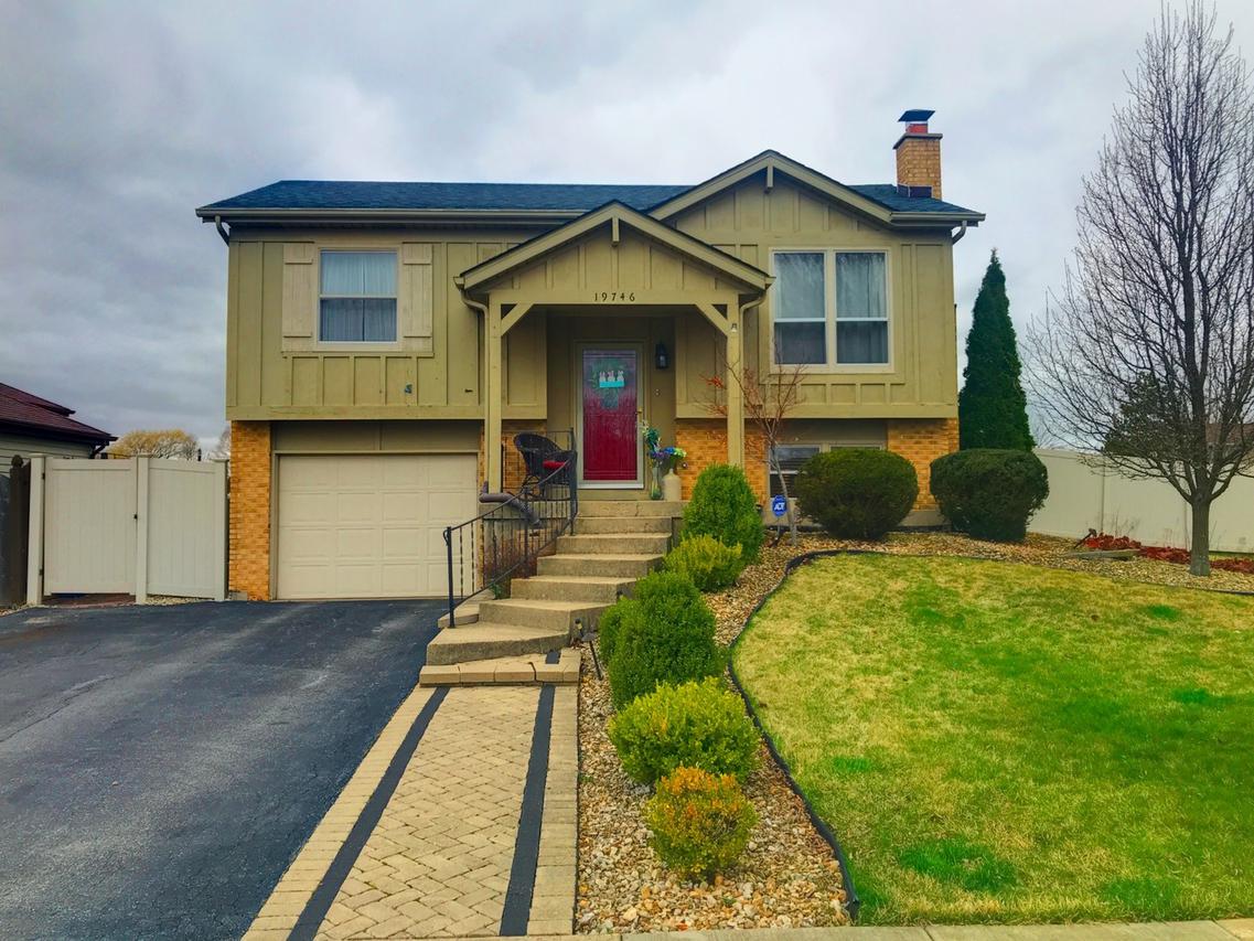 19746 S Woodruff Ct., Frankfort, IL 60423
