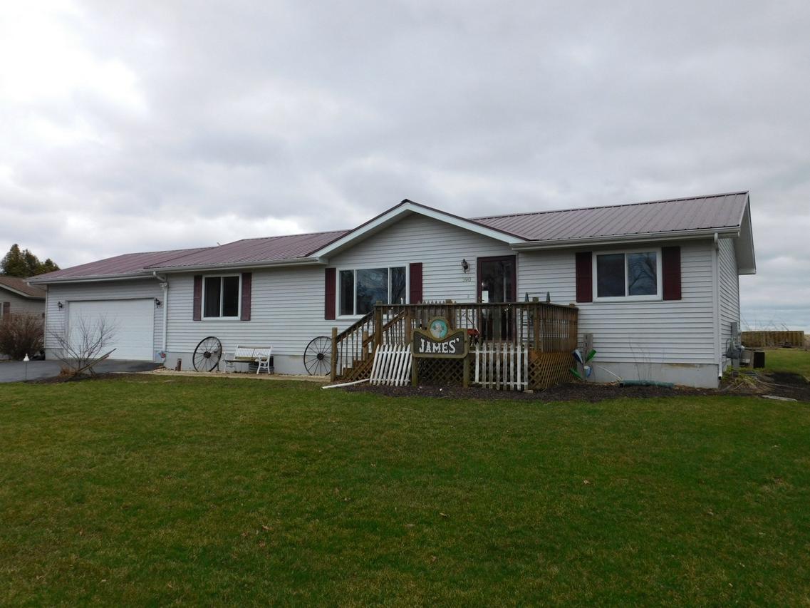 390 W Erickson Gate Dr., Lee, IL 60530