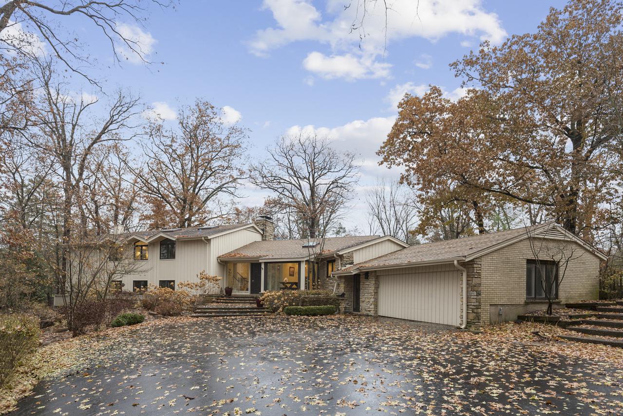 877 Fairview Rd., Highland Park, IL 60035