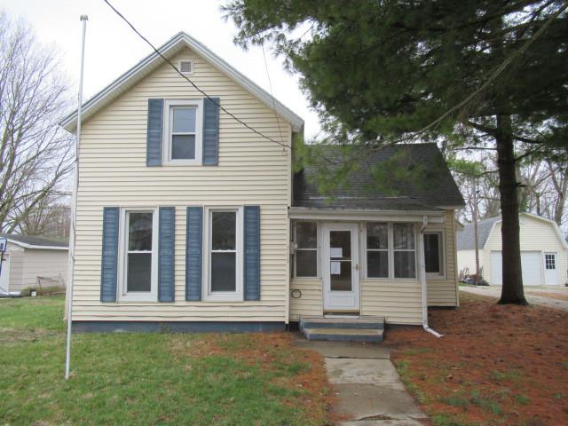 206 S Pine St., Fairmount, IL 61841