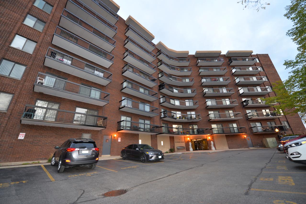 711 S River Rd. #402, Des Plaines, IL 60016