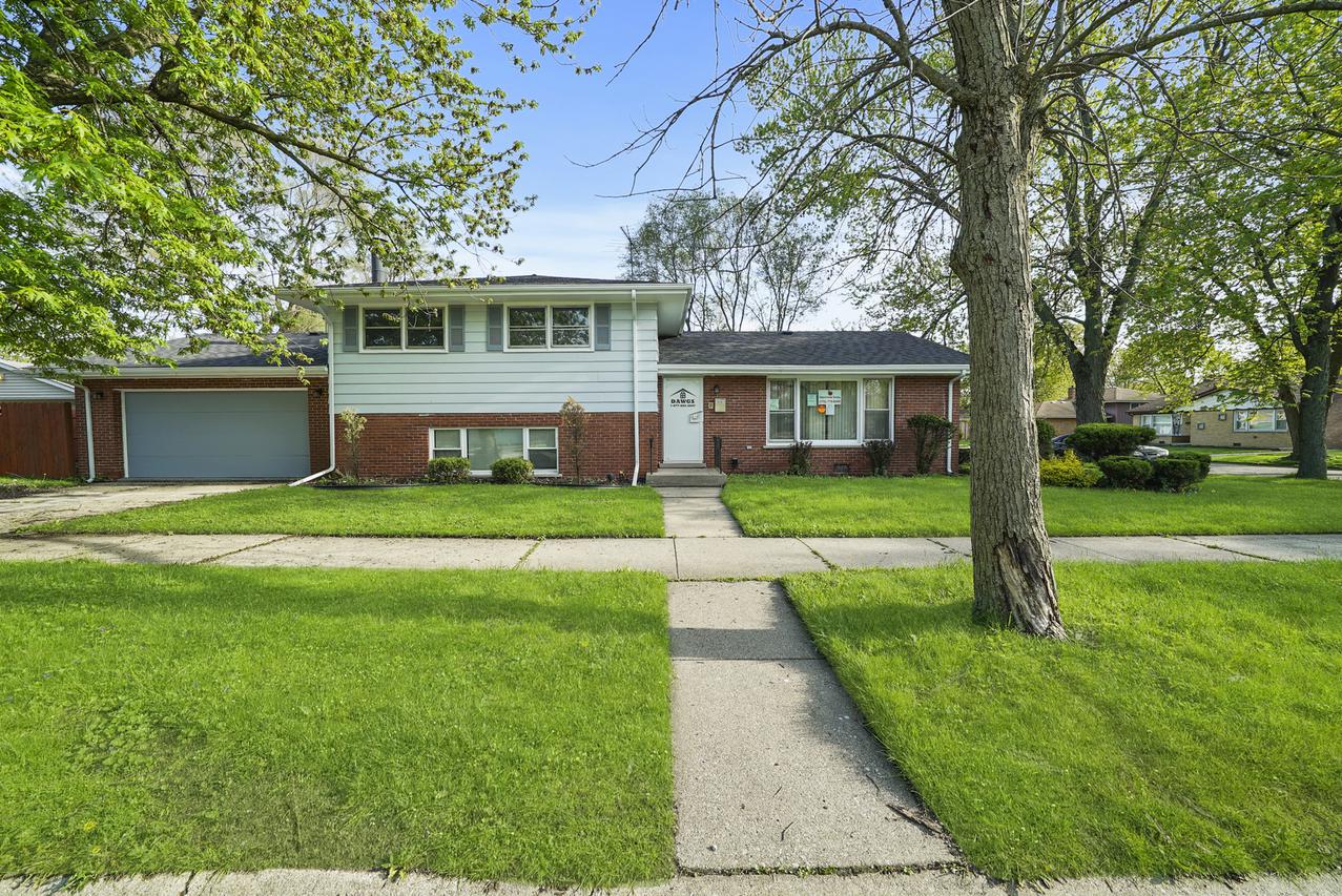 15201 Diekman Ct., Dolton, IL 60419