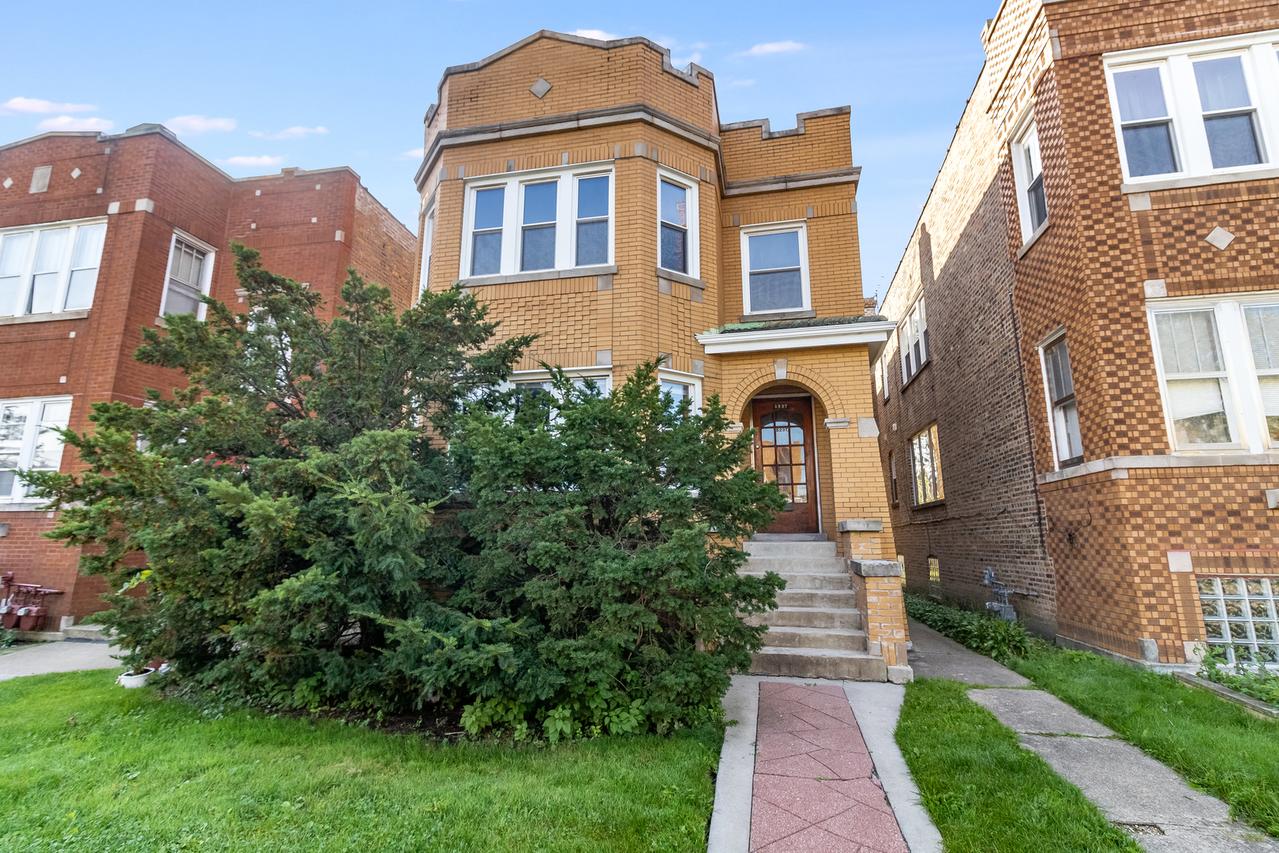 5237 W School St., Chicago, IL 60641