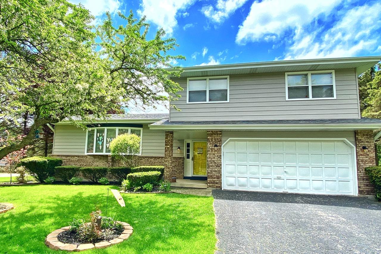 32W755 Albert Dr., East Dundee, IL 60118