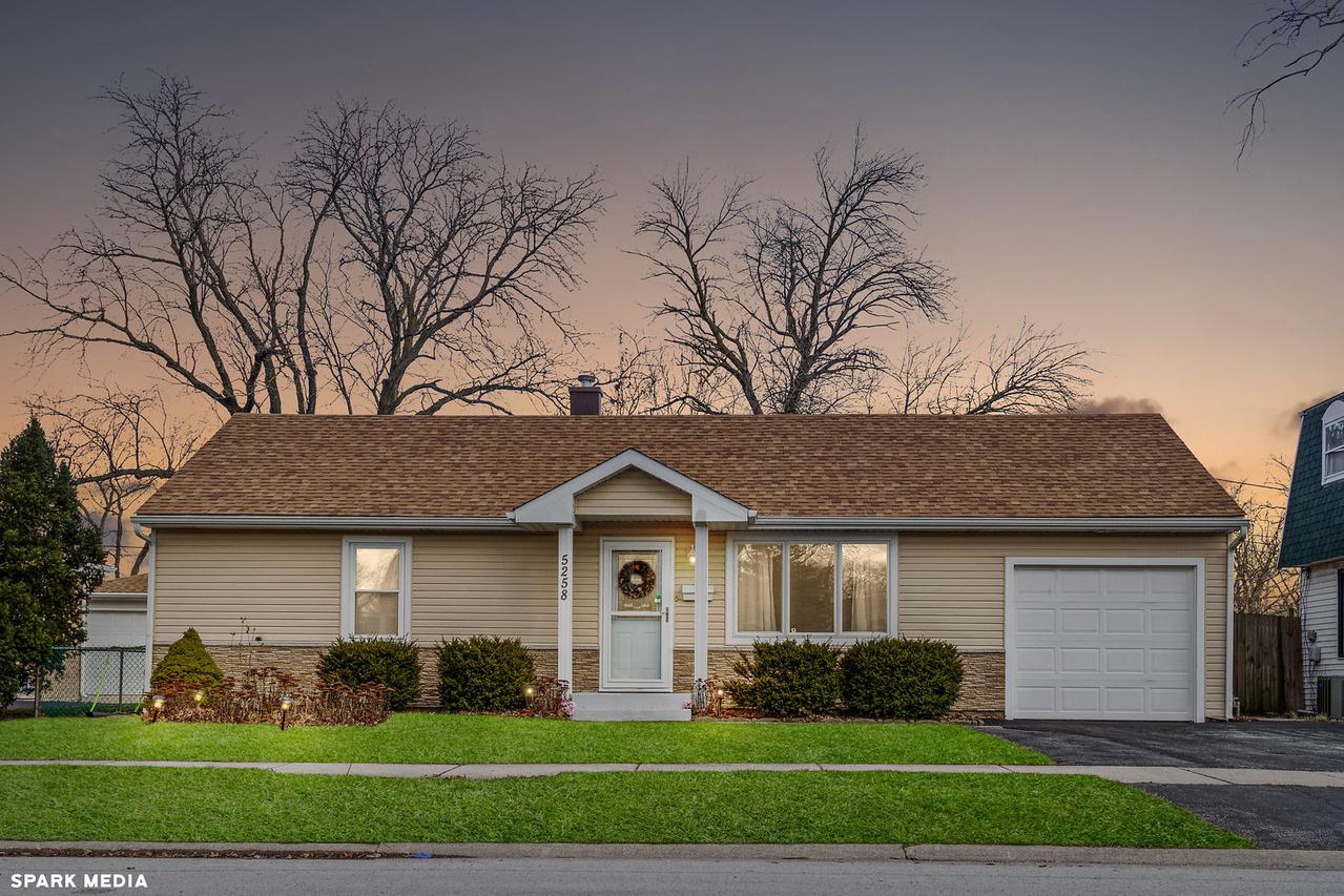 5258 Alexander Pl., Oak Lawn, IL 60453