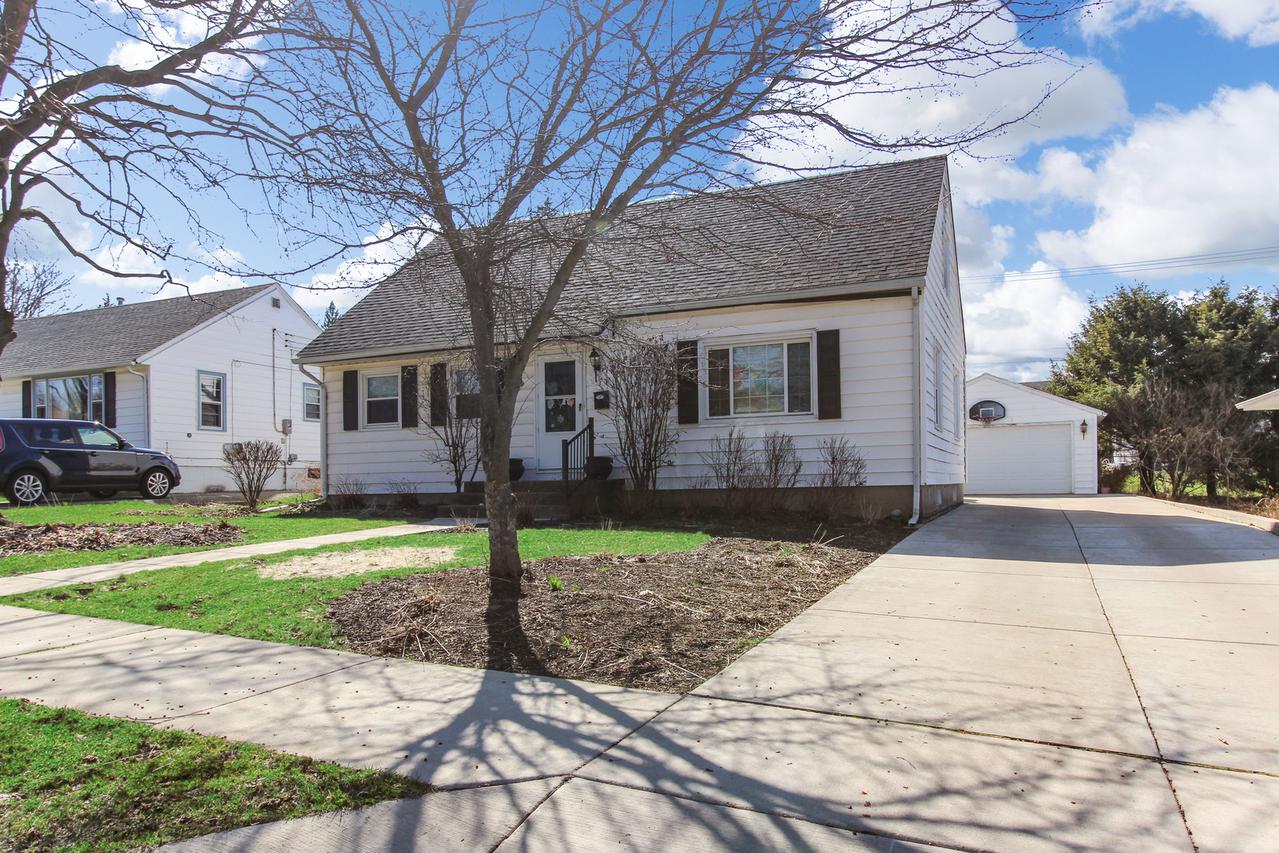 984 Monroe Dr., Freeport, IL 61032