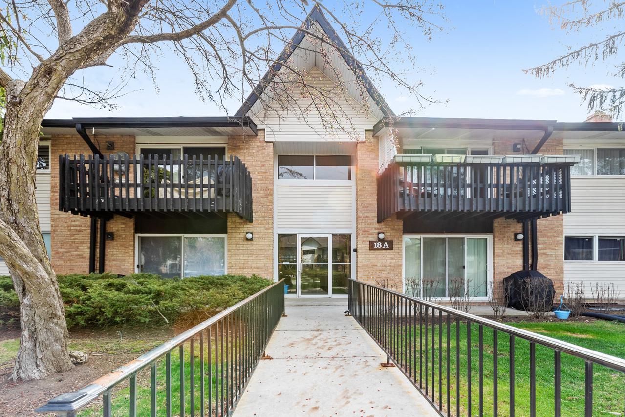 18A Kingery Quarter #202, Willowbrook, IL 60527