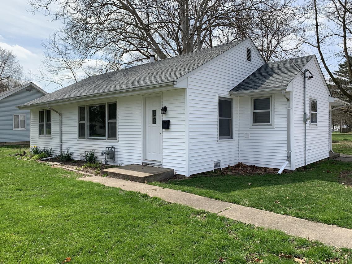 721 N George St., Clinton, IL 61727