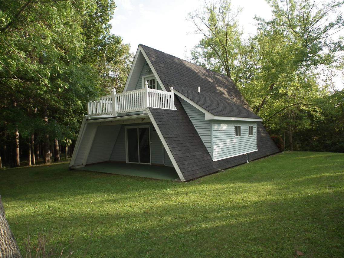 33 Poplar Dr., Putnam, IL 61560