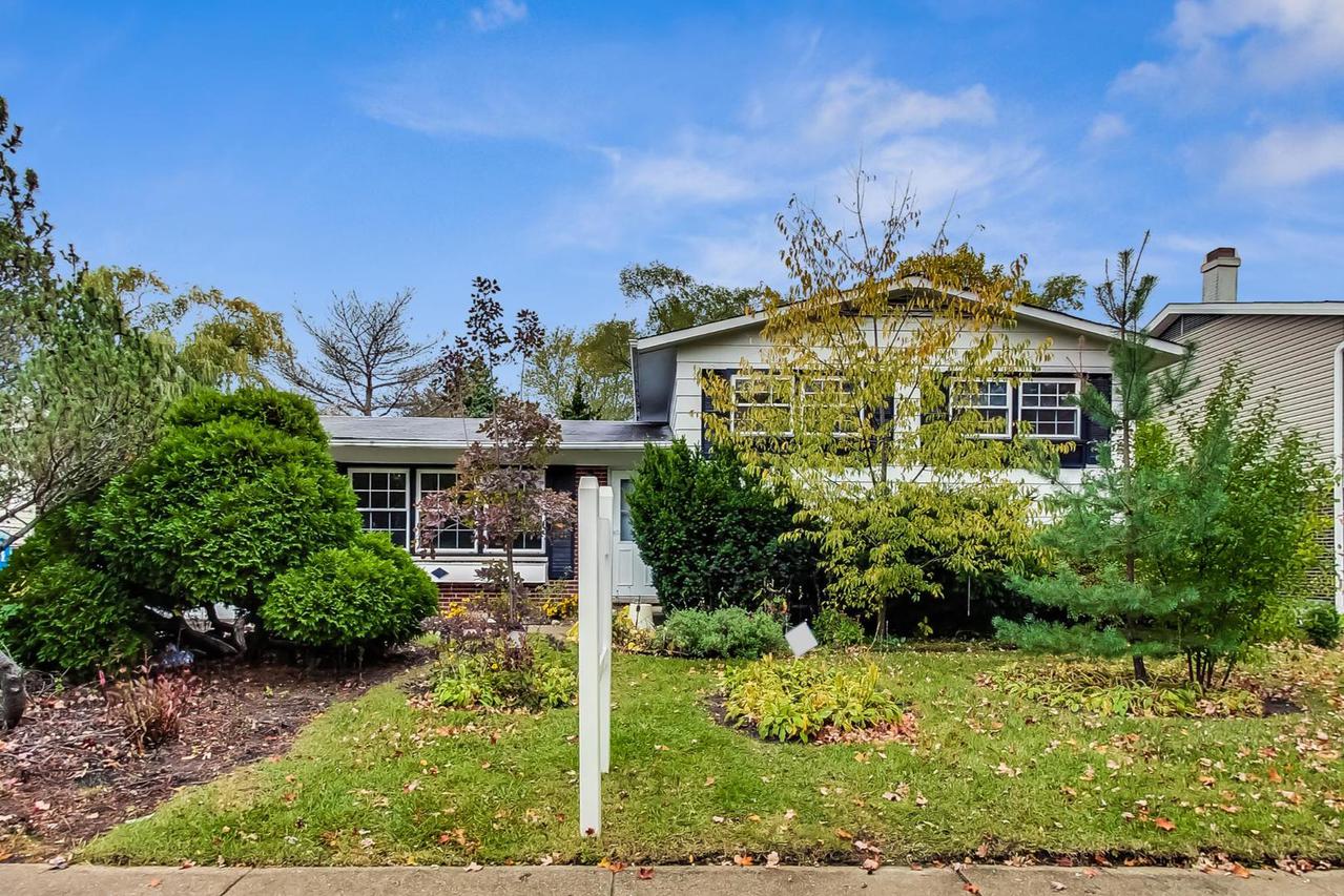 10 E Hintz Rd., Arlington Heights, IL 60004