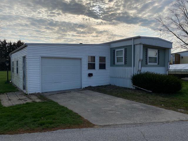 530 Carriage Ln., Gibson City, IL 60936