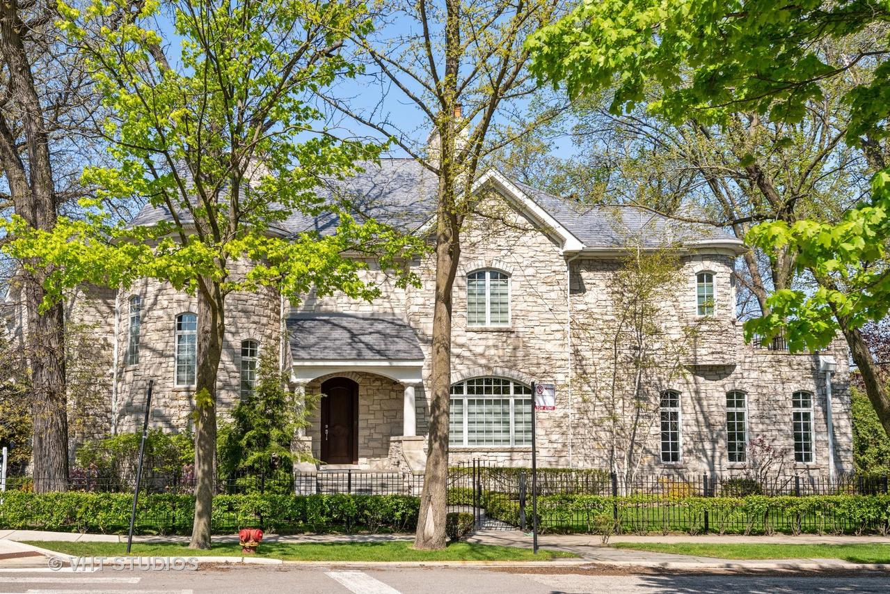 5792 N Rogers Ave., Chicago, IL 60646