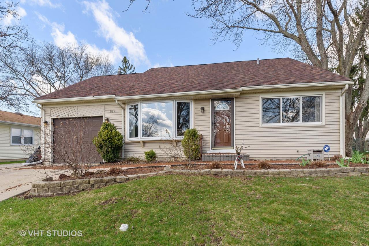 927 Aspen Dr., Buffalo Grove, IL 60089