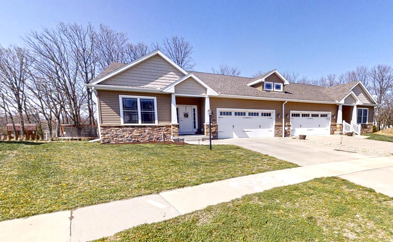 1810 Lake Ridge Ct., Mahomet, IL 61853