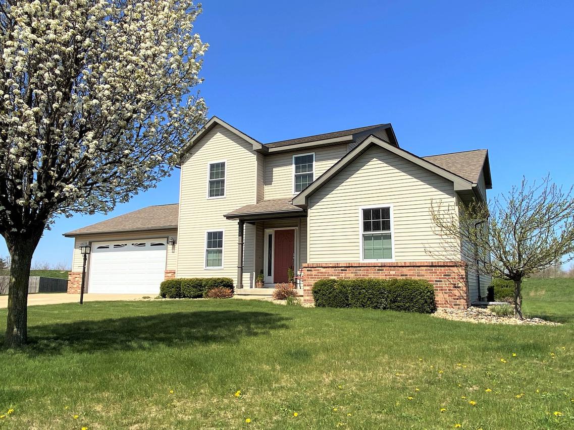 104 Bryce Ln., Tolono, IL 61880
