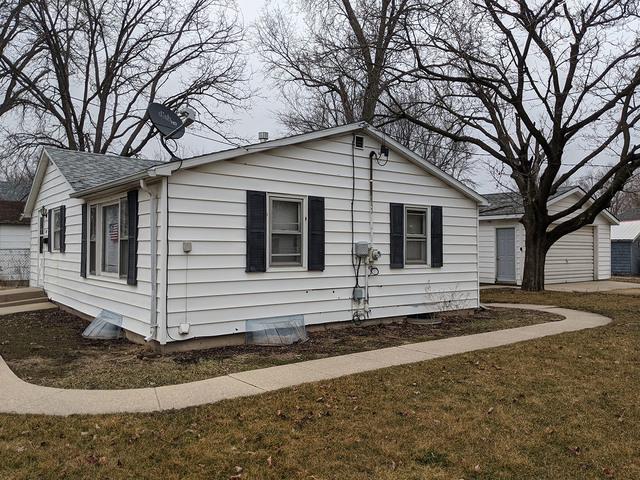 803 N Hunt Ave., Freeport, IL 61032