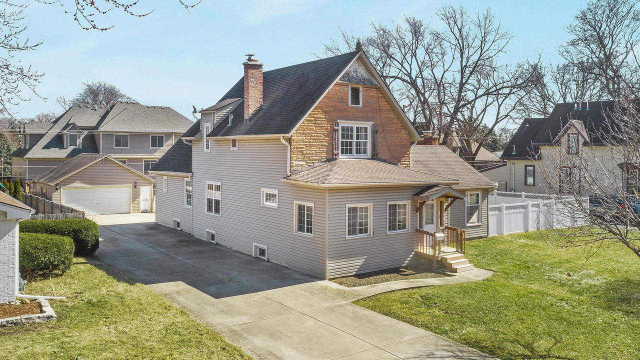 717 9th Ave., La Grange, IL 60525