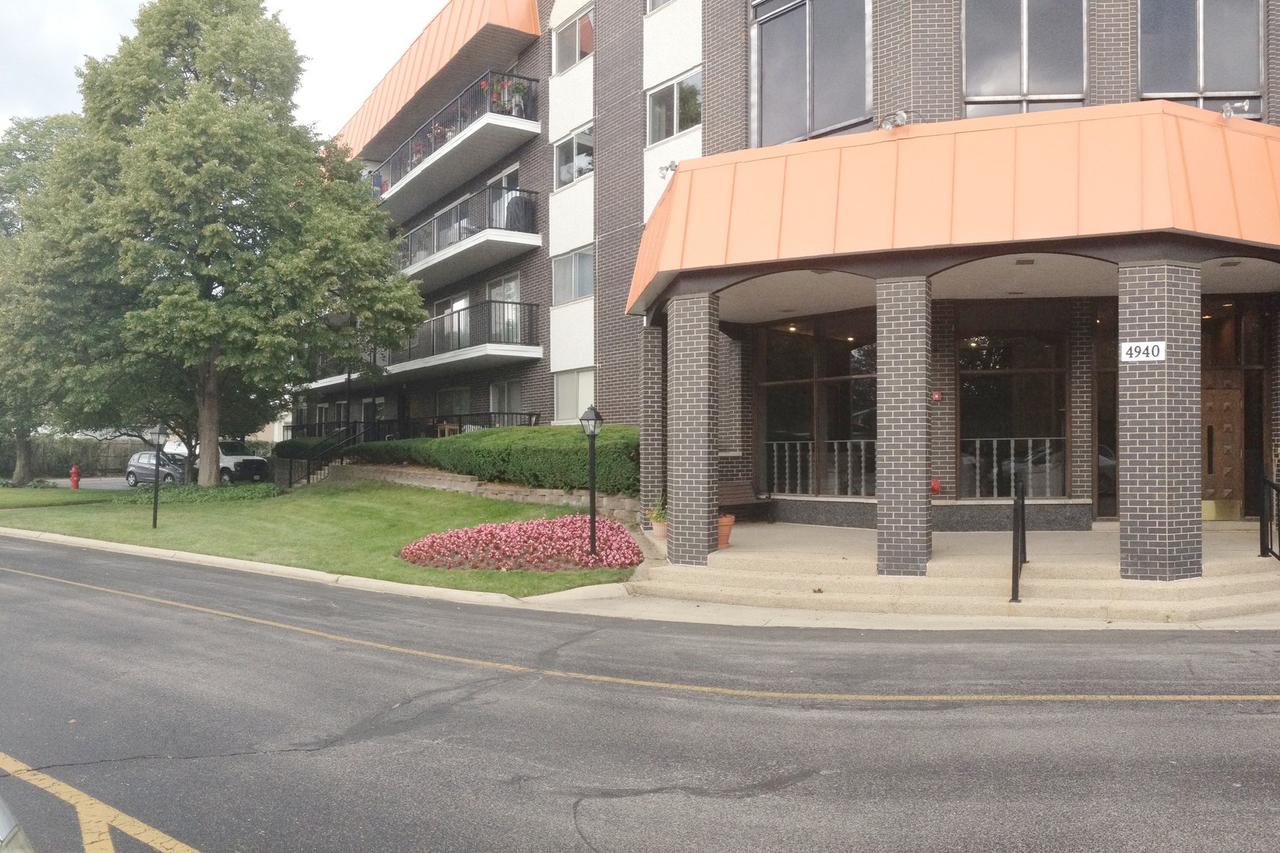 4940 Foster St. #405, Skokie, IL 60077