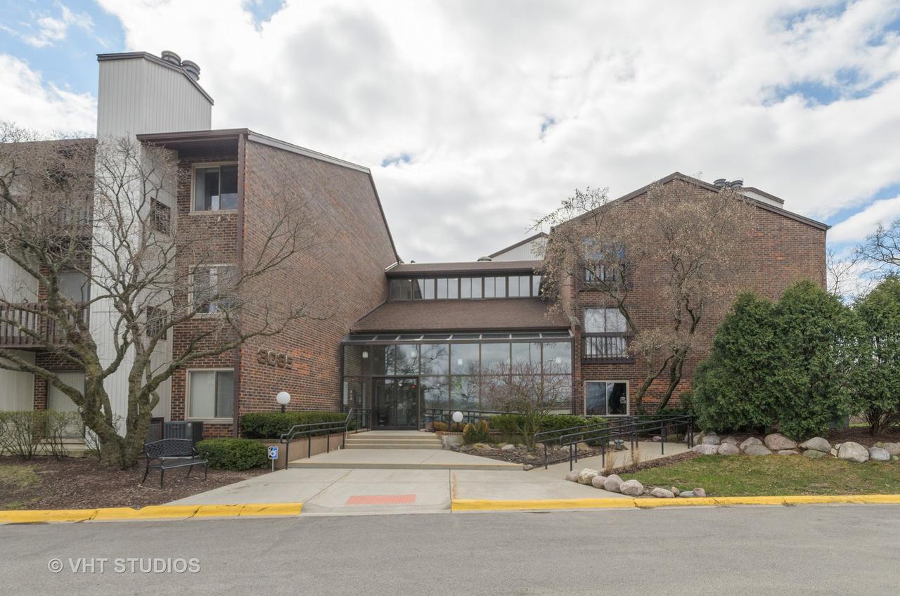 3085 Pheasant Creek Dr. #311, Northbrook, IL 60062