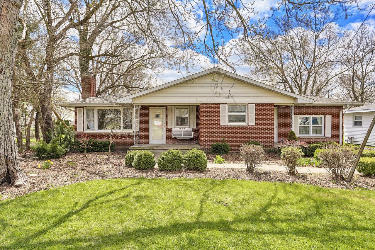 103 W Division St., Fisher, IL 61843