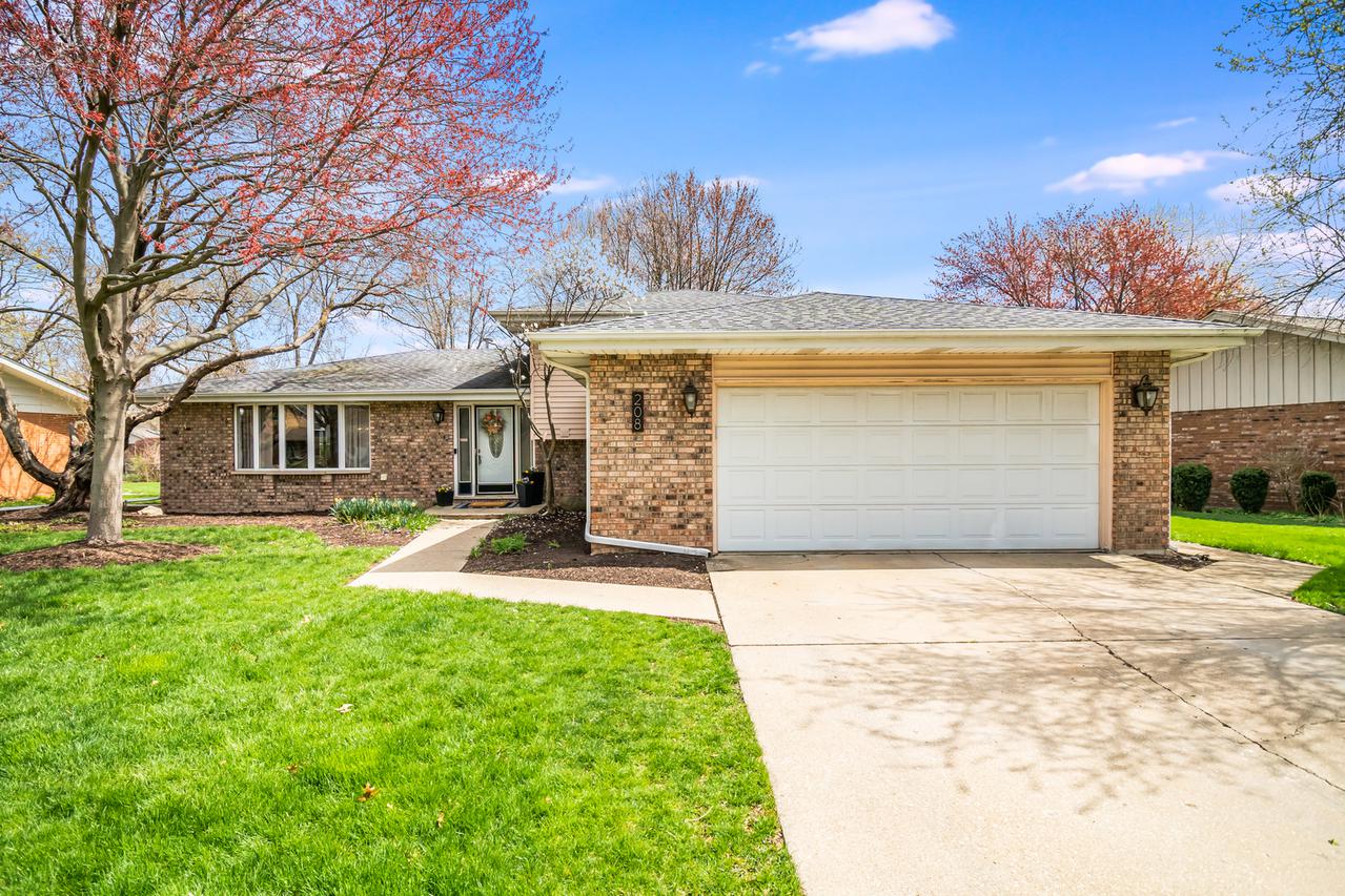 208 Meadow Wood Dr., Joliet, IL 60431