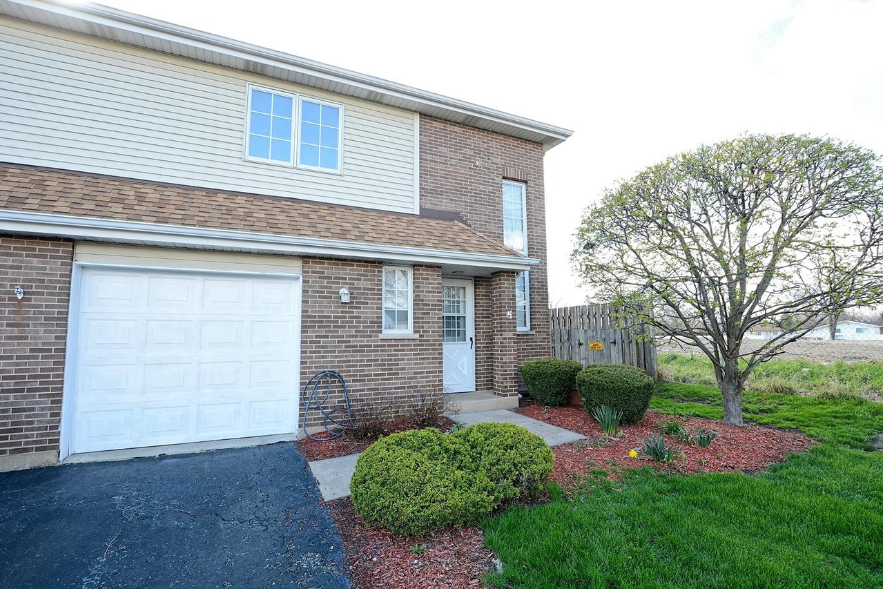11030 S Roberts Rd. #5, Palos Hills, IL 60465