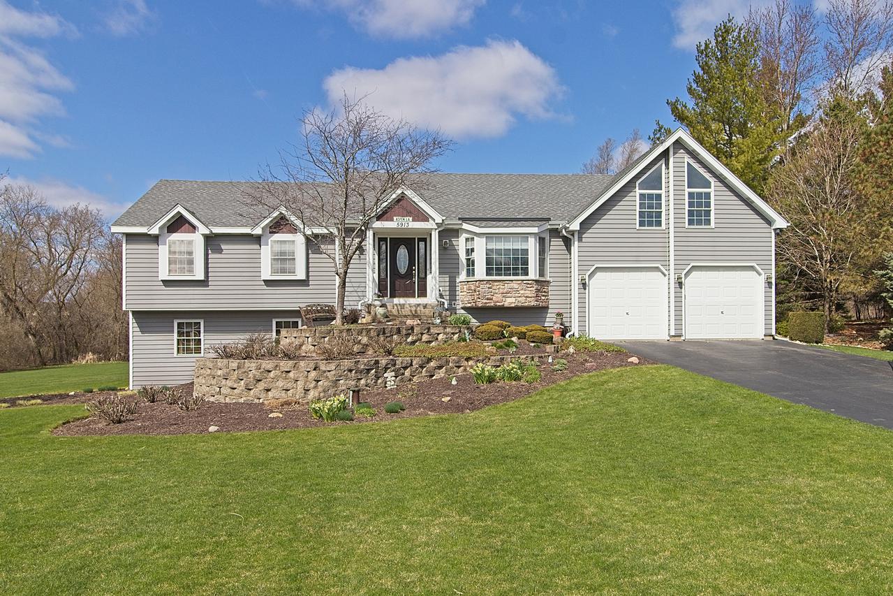5913 Aspen Ln., Crystal Lake, IL 60014