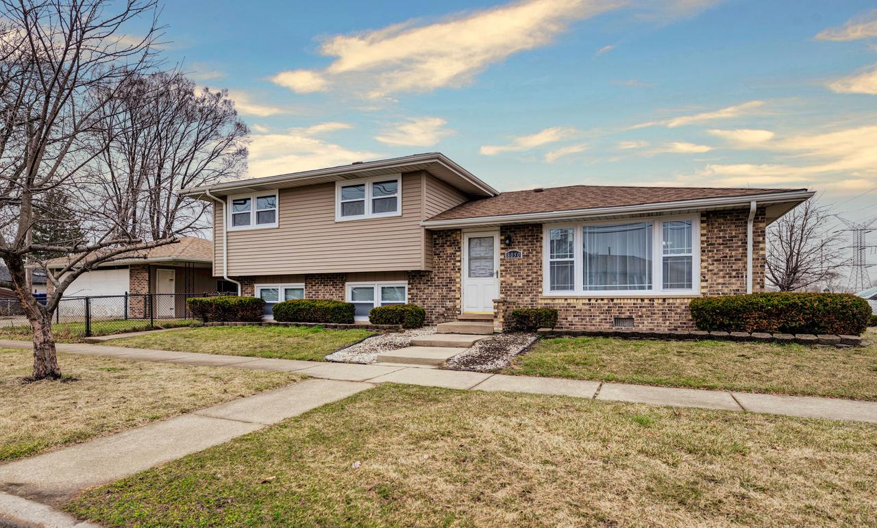 8050 New England Ave., Burbank, IL 60459