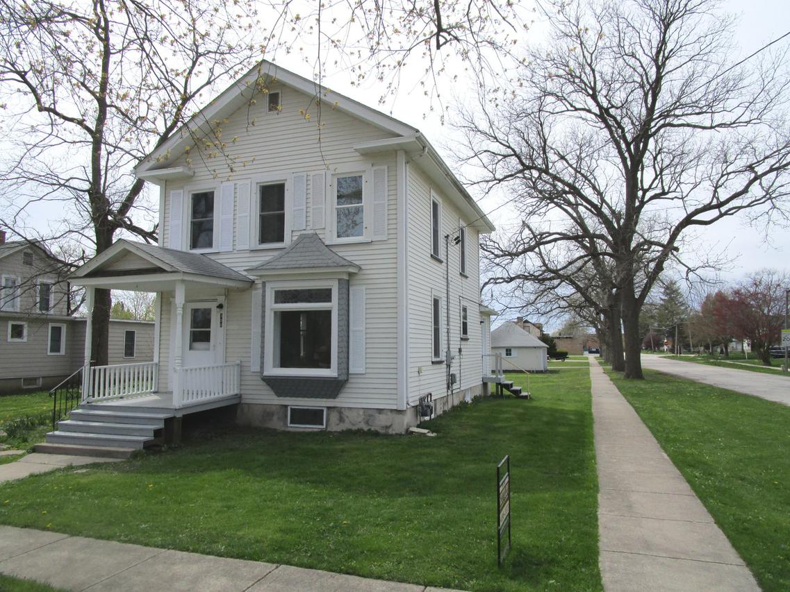300 S Cherry St., Somonauk, IL 60552