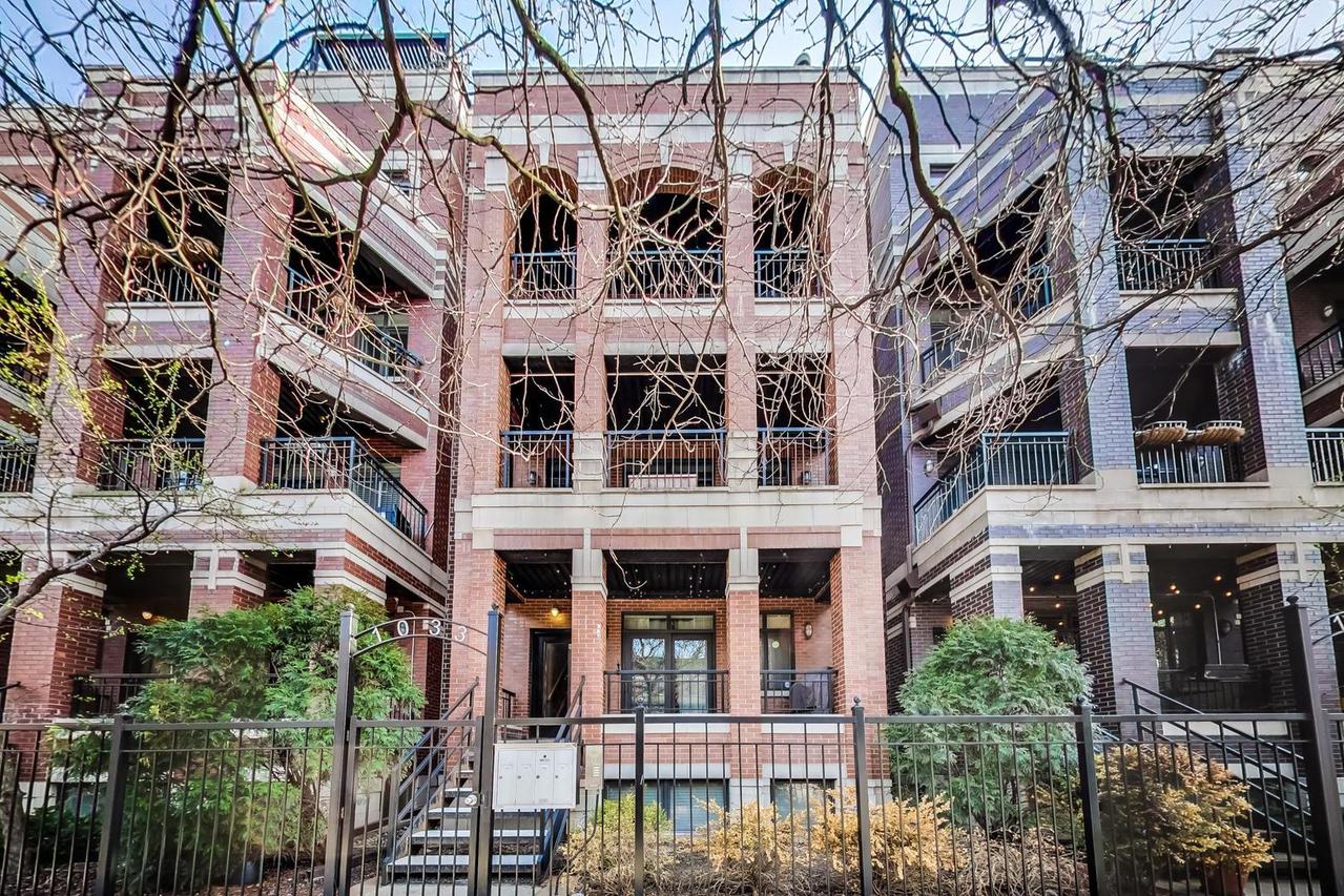 1033 W Monroe St. #3, Chicago, IL 60607