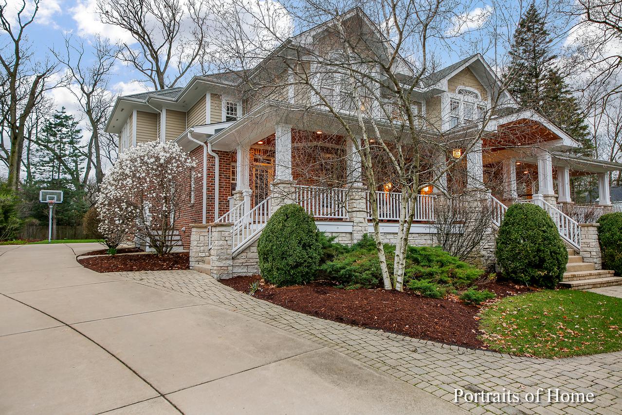 687 Oak St., Glen Ellyn, IL 60137