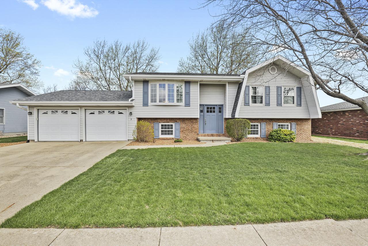 3 Arcadia Ct., Clinton, IL 61727